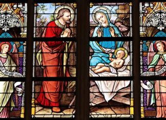 Do jakiego Kościoła należała królowa Elżbieta II?