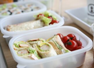 O której godzinie jest lunch w Anglii?