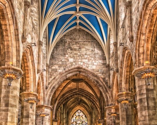 Kiedy jechać do Edynburg?